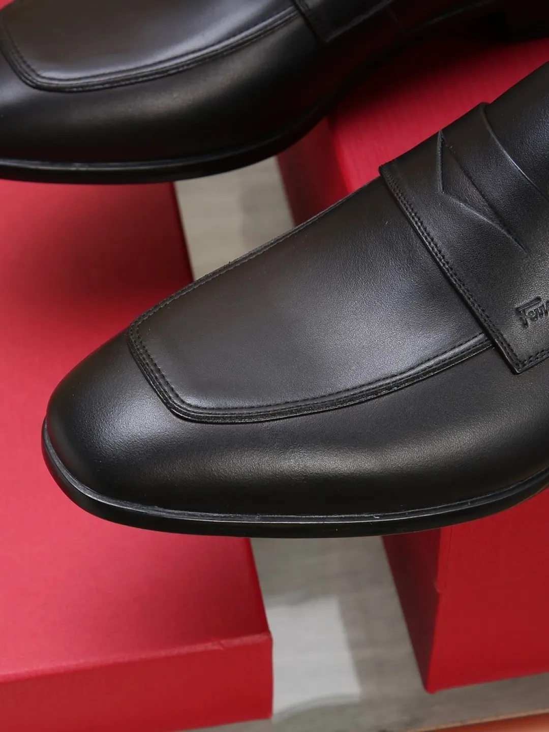Factory P620💰🔥《Ferragamo》👏Latest•High-end top brand luxury~purchasing agent, top~quality. New fashionable business men's shoes🔜The uppers are made of original open-edge beaded cowhide➕cowhide·lining, with fine workmanship. The original stylish and soft combination wear-resistant and non-slip outsole is light and comfortable on the feet. The real thing looks better in real life. Size: 38/44